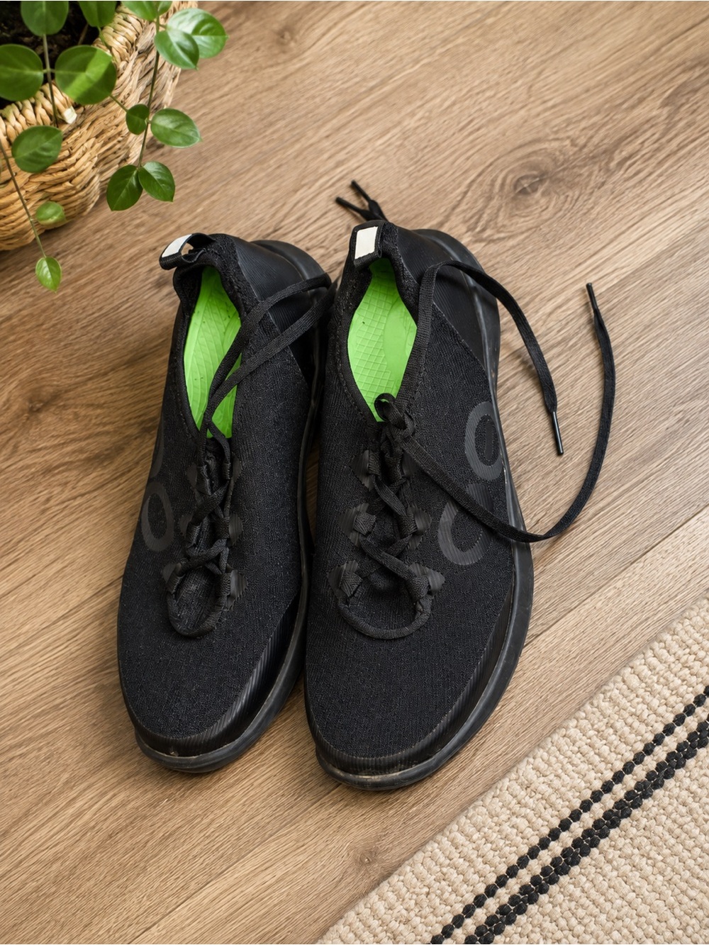 OOFOS Black Athletic Slip-On Shoes with Green Insole